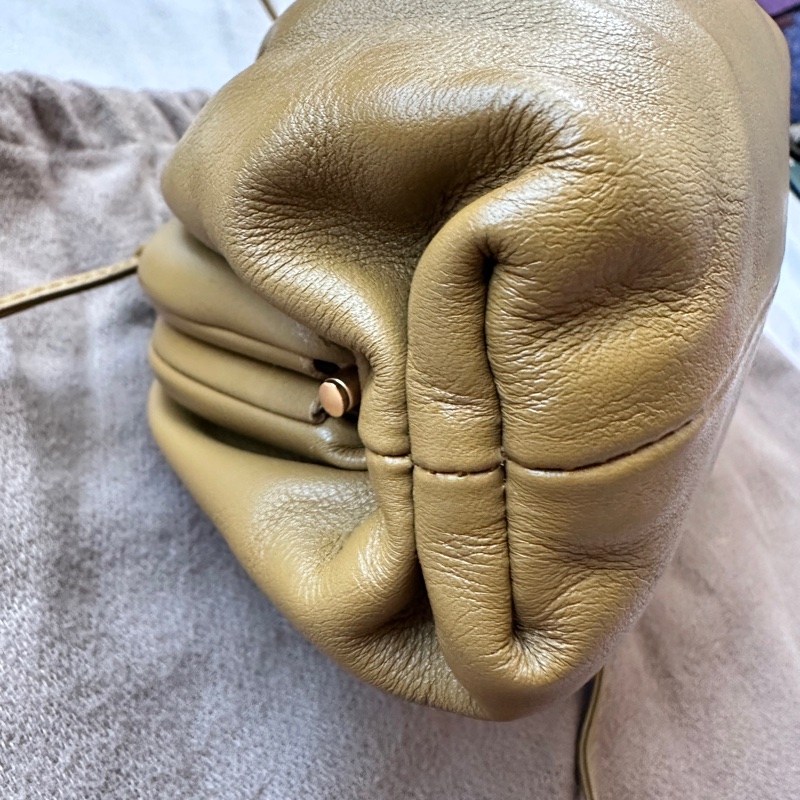 Bottega Veneta 巴黎世家The Pouch 雲朵包|莫蘭迪橄欖綠-7