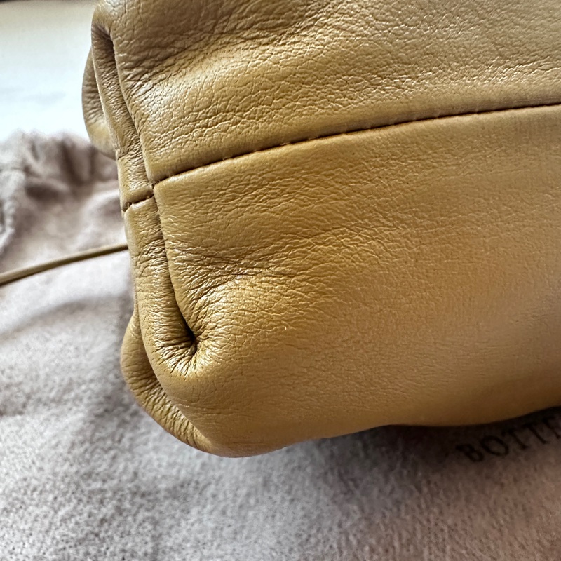 Bottega Veneta 巴黎世家The Pouch 雲朵包|莫蘭迪橄欖綠-9