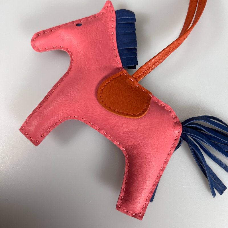 HERMES 粉色Rodeo PM 小馬吊飾-2