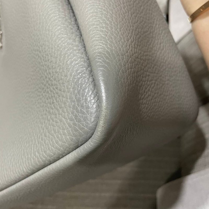 正品prada 皮革灰色菜籃包(中款)-7