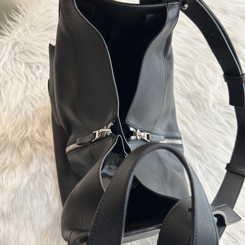 Loewe 黑色 吊床包-1