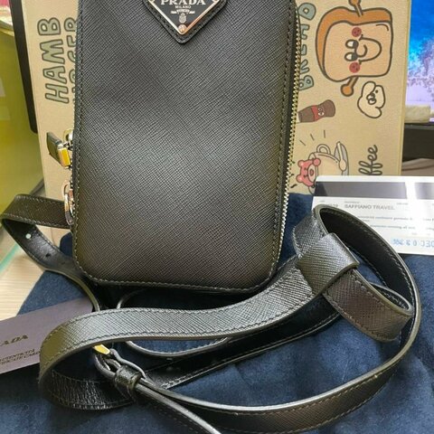 正品 prada 新款胸背／斜背包／腰包（附保卡）