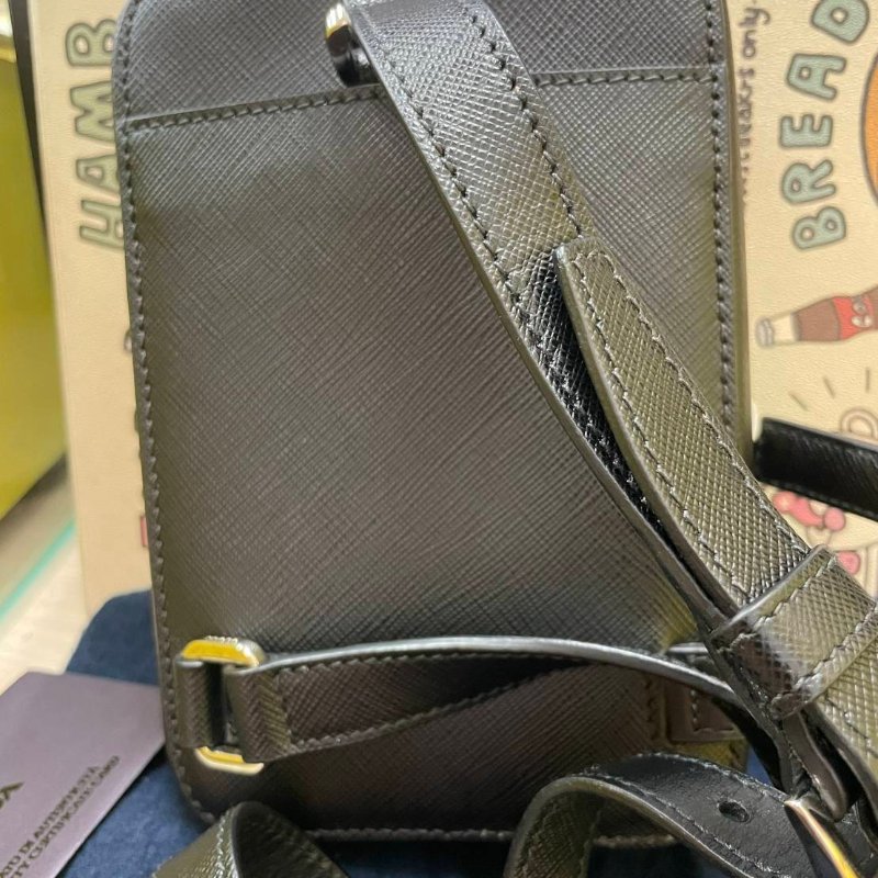 正品 prada 新款胸背/斜背包/腰包(附保卡)-1
