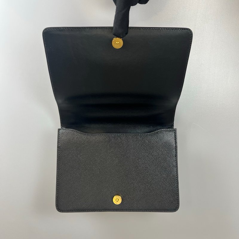 PRADA 黑金防刮鏈條包-5