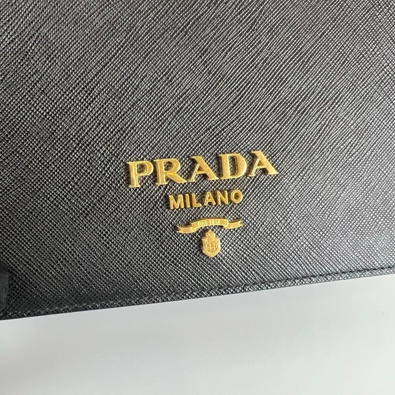 PRADA 黑金防刮鏈條包-7