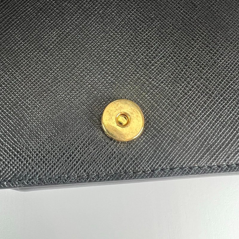PRADA 黑金防刮鏈條包-8