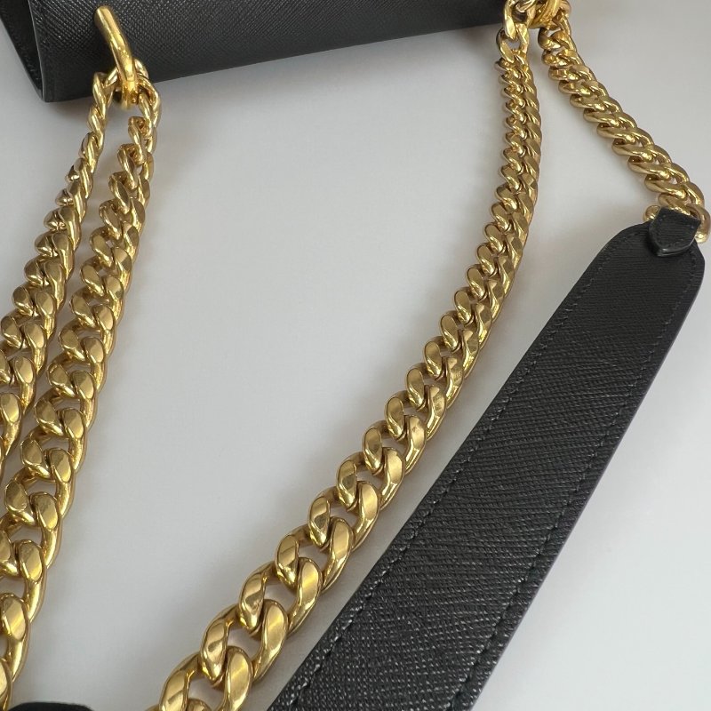 PRADA 黑金防刮鏈條包-10