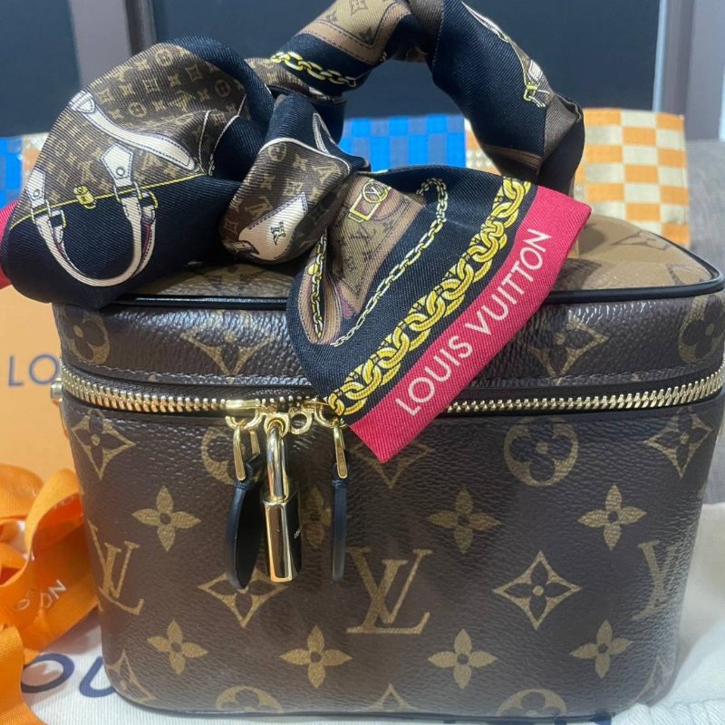 正品Louis Vuitton M45165 手提斜背化妝包(含絲巾)有購證-1