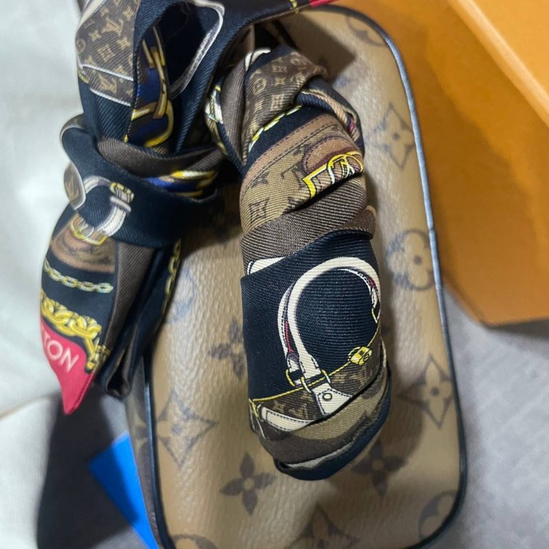 正品Louis Vuitton M45165 手提斜背化妝包(含絲巾)有購證-3
