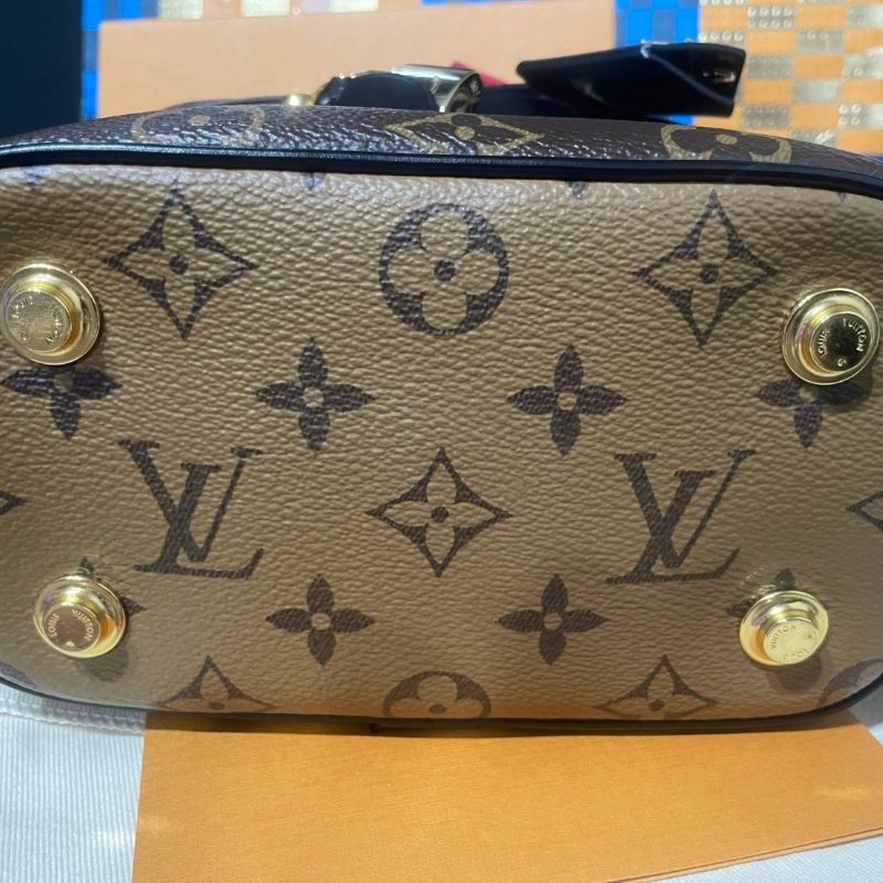 正品Louis Vuitton M45165 手提斜背化妝包(含絲巾)有購證-4
