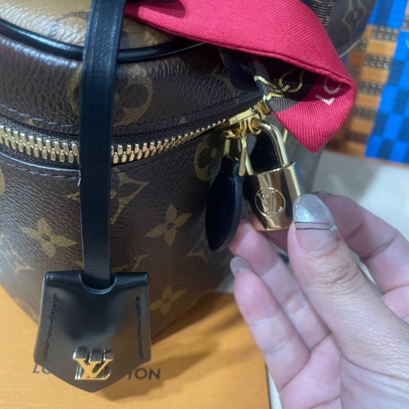 正品Louis Vuitton M45165 手提斜背化妝包(含絲巾)有購證-6