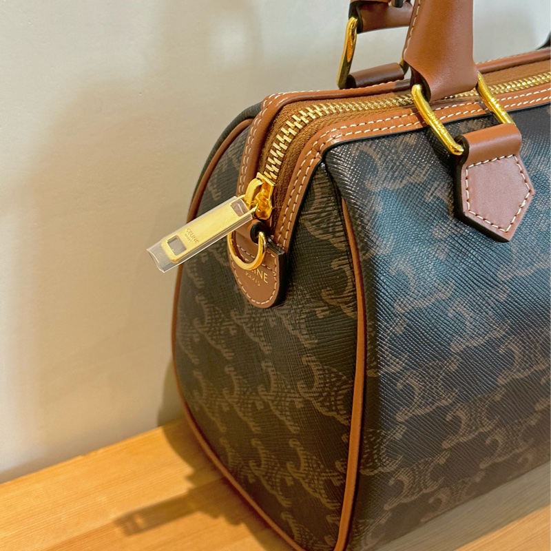 全新CELINE Triomphe boston標誌印花經典凱旋門老花滿印可調節肩帶 波士頓包 單肩斜挎手提包 小號small 女款 棕色-2