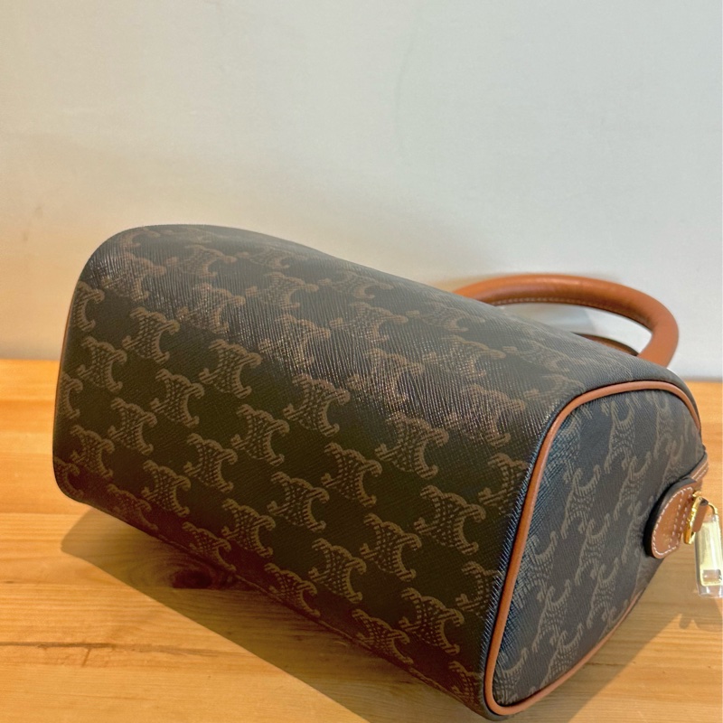 全新CELINE Triomphe boston標誌印花經典凱旋門老花滿印可調節肩帶 波士頓包 單肩斜挎手提包 小號small 女款 棕色-4