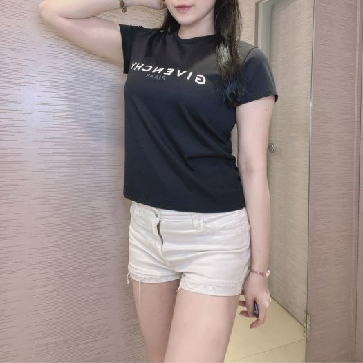 💎Han's house精品服飾💎 GIVENCHY 紀梵希 LOGO 短 T 現貨 青年款=女成人 S M-1