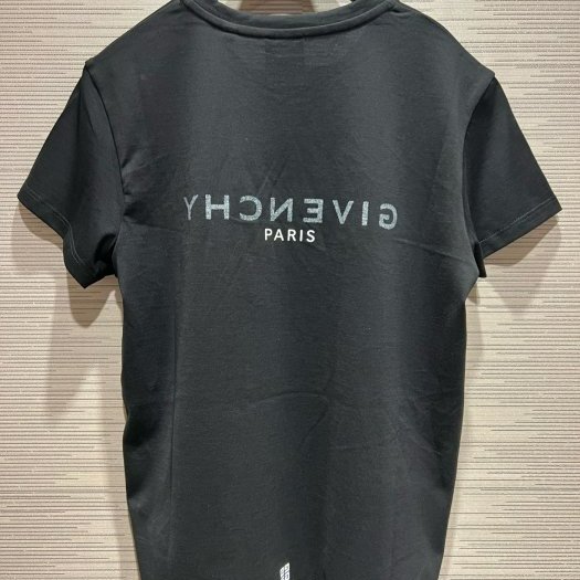 💎Han's house精品服飾💎 GIVENCHY 紀梵希 LOGO 短 T 現貨 青年款=女成人 S M-4