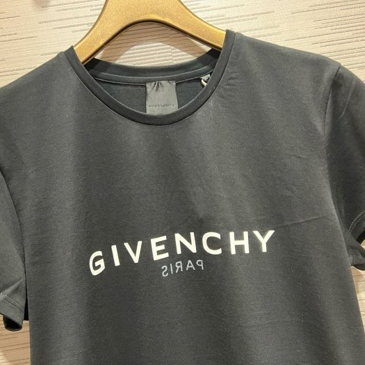 💎Han's house精品服飾💎 GIVENCHY 紀梵希 LOGO 短 T 現貨 青年款=女成人 S M-6