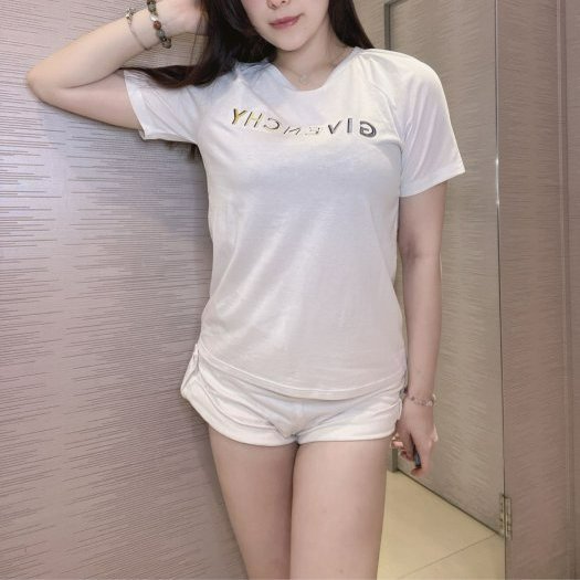 💎Han's house精品服飾💎GIVENCHY 紀梵希 刺繡 LOGO 短T ~ 青年款=女S-M號-1