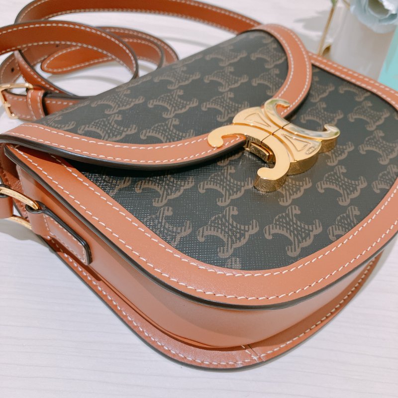 TK2071 賽琳 凱旋門 金扣馬鞍包 Celline Triomphe Teen Besace with Border Tan-6