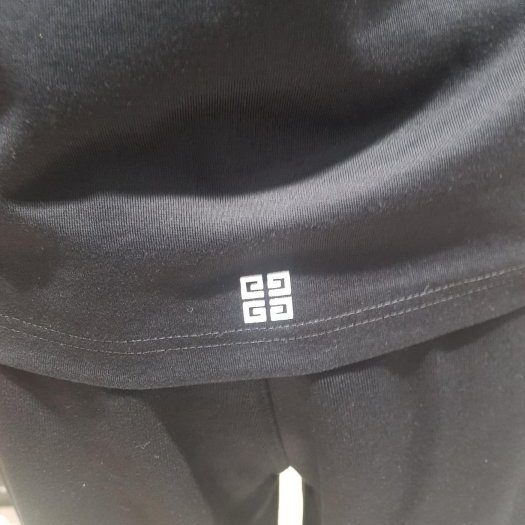 💎Han's house精品服飾💎GIVENCHY 紀梵希 雙面 Logo 短 T 黑 現貨 青年款= 男成人 XS S-4