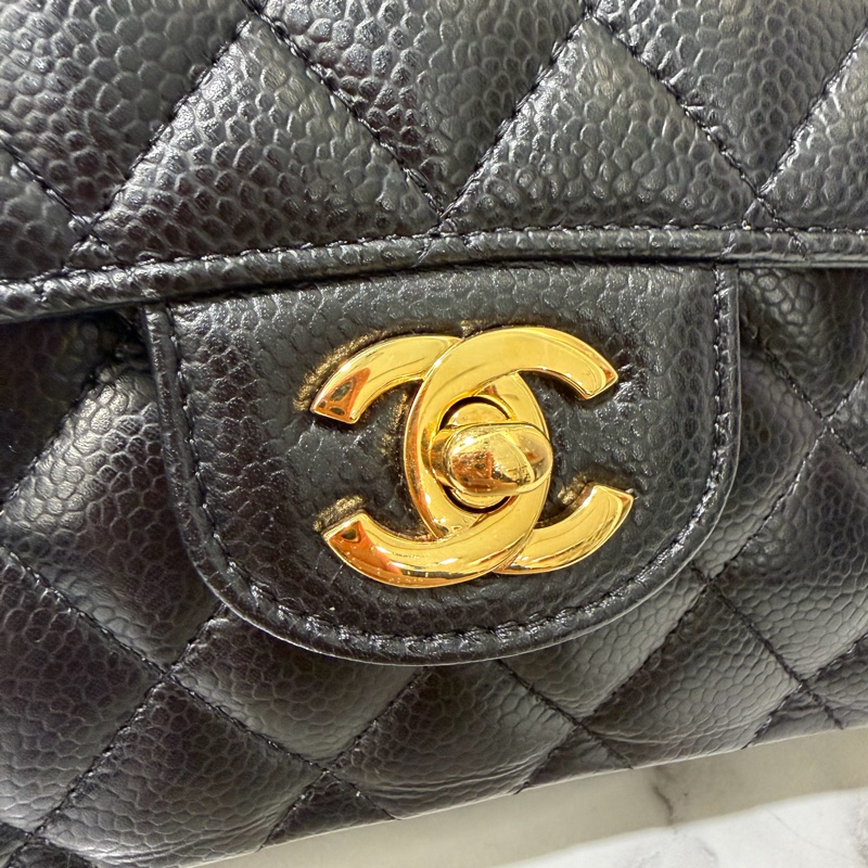 Chanel 黑荔枝牛皮菱格紋Coco23金釦雙蓋肩斜背包A01113-5