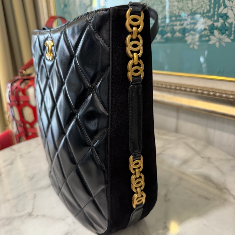 Chanel 黑亮面牛皮菱格紋Hobo金釦肩背包AS3397-3