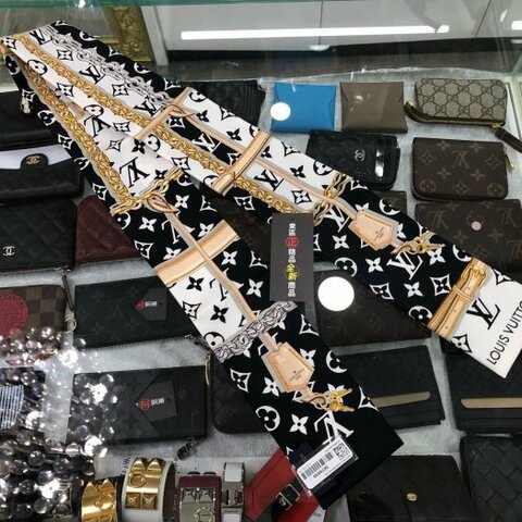 東區正精品㊣LV Twilly M78656 全新黑色拼白色字紋結繩圖騰長版絲巾 RZ6473