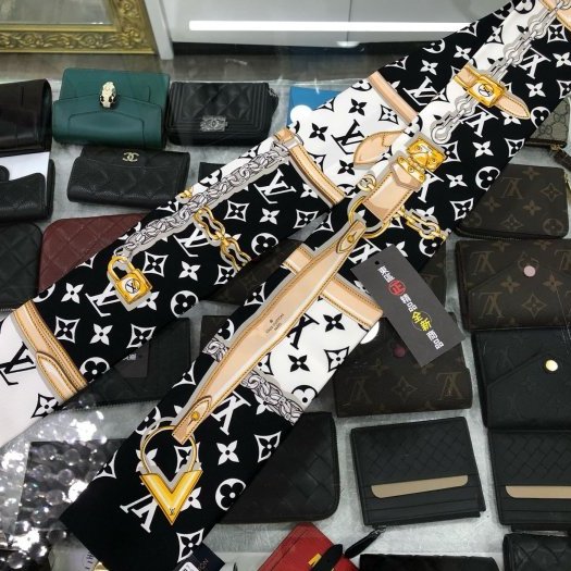 東區正精品㊣LV Twilly M78656 全新黑色拼白色字紋結繩圖騰長版絲巾 RZ6473-1
