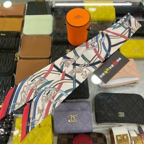 東區正精品㊣ HERMES Twilly 全新愛馬仕淡藍粉色條紋圖騰絲巾RZ6472