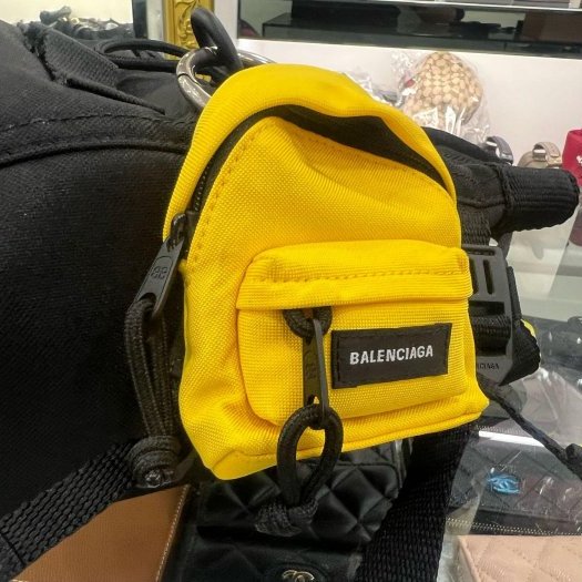 東區正精品㊣BALENCIAGA 644029 ARMY 黑色帆布手提包斜背包小號+黃色迷你後背包吊飾 RZ6479-3