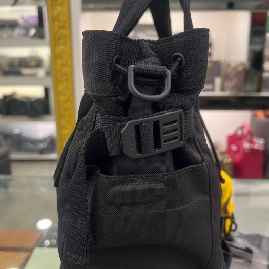 東區正精品㊣BALENCIAGA 644029 ARMY 黑色帆布手提包斜背包小號+黃色迷你後背包吊飾 RZ6479-9