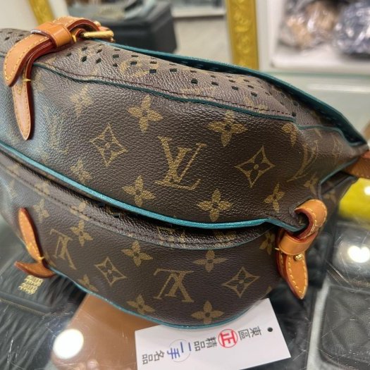 東區正精品㊣LV M93998 原花綠色洞洞雙面小馬鞍包斜背包 RZ6478-7