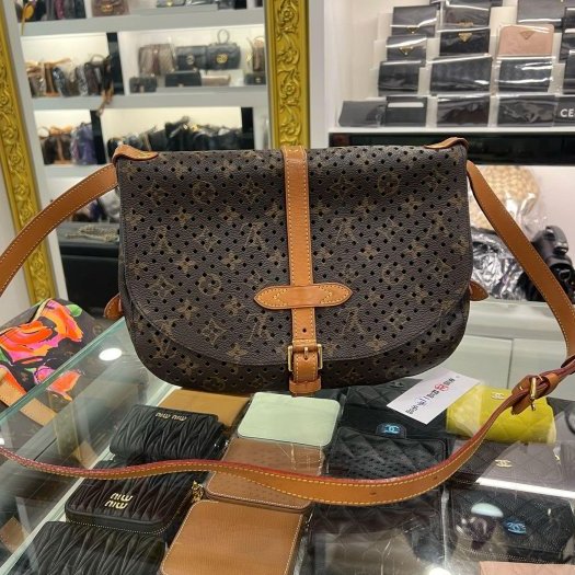 東區正精品㊣LV M93998 原花綠色洞洞雙面小馬鞍包斜背包 RZ6478-8