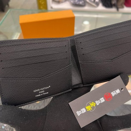 東區正精品㊣ LOUIS VUITTON LV SLENDER M80906 全新灰色字紋8卡短夾 RZ6480-1