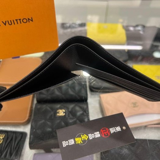 東區正精品㊣ LOUIS VUITTON LV SLENDER M80906 全新灰色字紋8卡短夾 RZ6480-3