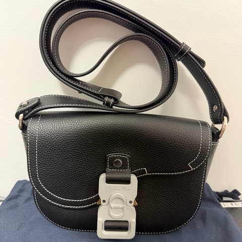 賣9成7新Dior Saddle 迷你翻蓋郵差包$40000