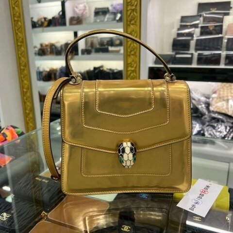 東區正精品㊣BVLGARI 寶格麗金色亮面翻蓋蛇頭金鍊三層兩用包手提包斜背包 RZ6481