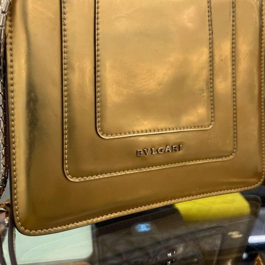 東區正精品㊣BVLGARI 寶格麗金色亮面翻蓋蛇頭金鍊三層兩用包手提包斜背包 RZ6481-2