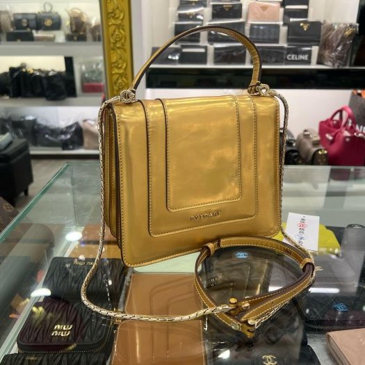 東區正精品㊣BVLGARI 寶格麗金色亮面翻蓋蛇頭金鍊三層兩用包手提包斜背包 RZ6481-4