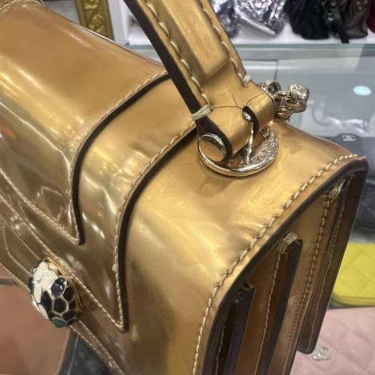 東區正精品㊣BVLGARI 寶格麗金色亮面翻蓋蛇頭金鍊三層兩用包手提包斜背包 RZ6481-9