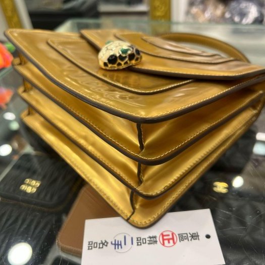 東區正精品㊣BVLGARI 寶格麗金色亮面翻蓋蛇頭金鍊三層兩用包手提包斜背包 RZ6481-11