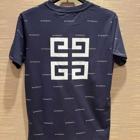 💎Han's house精品服飾💎 GIVENCHY 紀梵希 滿版 LOGO 短T 現貨 青年款=男 成人款 XS S 原價10000