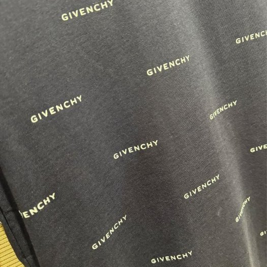💎Han's house精品服飾💎 GIVENCHY 紀梵希 滿版 LOGO 短T 現貨 青年款=男 成人款 XS S 原價10000-2