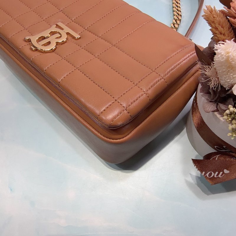 BURBERRY Lola絎縫小羊皮翻蓋鍊帶包-7