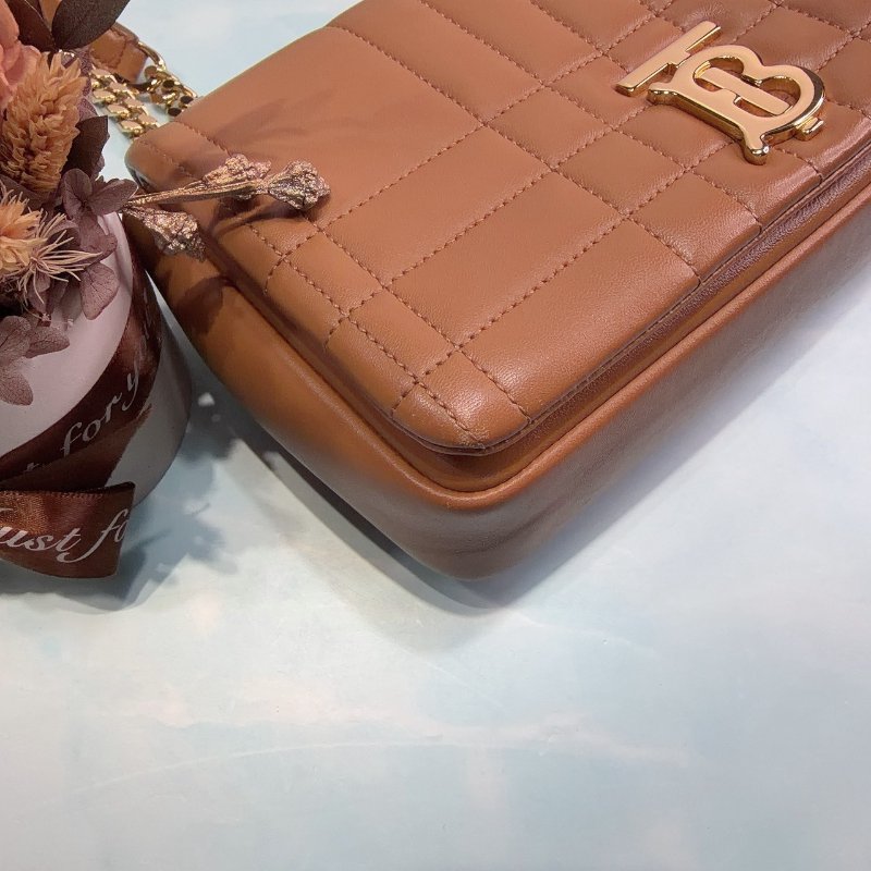 BURBERRY Lola絎縫小羊皮翻蓋鍊帶包-8