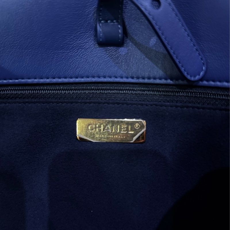 Nigo 權志龍Gd 同款Chanell x Pharrel Williams 菲董聯名限量款 flag bag 藍色麂皮大包近全新-13