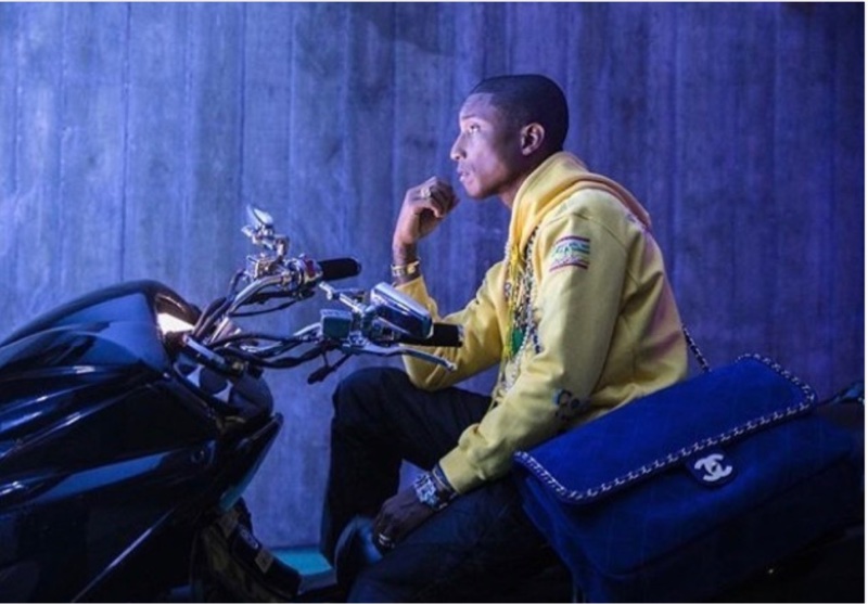 Nigo 權志龍Gd 同款Chanell x Pharrel Williams 菲董聯名限量款 flag bag 藍色麂皮大包近全新-15