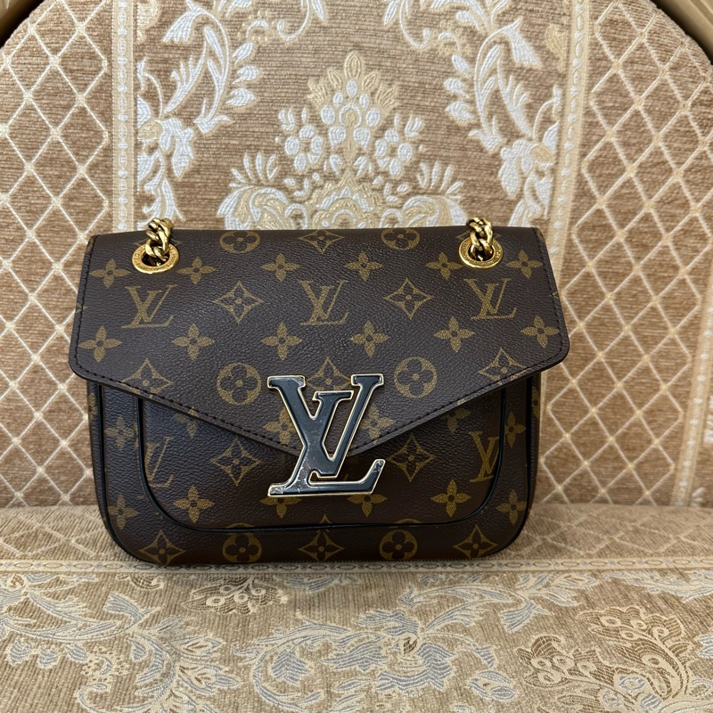 LV 原花金釦Passy MM肩斜背包M45592-0