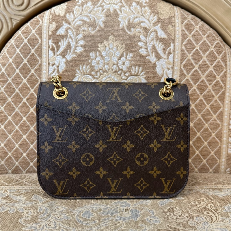 LV 原花金釦Passy MM肩斜背包M45592-1