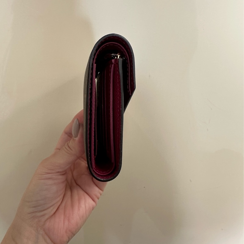 LV 原花金釦內紫紅色Victorine6卡三折短夾M41938-2