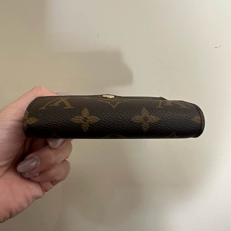 LV 原花金釦內紫紅色Victorine6卡三折短夾M41938-5